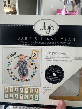 Baby’s first year rmilestone card and blanket set French